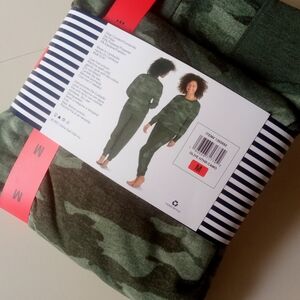 (NWT)Splendid Olive Camo Lounge Set